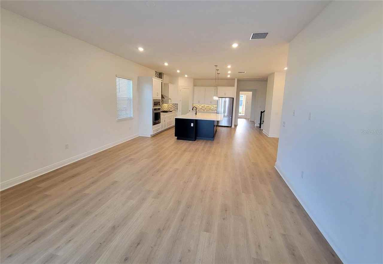 15627 Vetta Dr - Photo 2 of 36