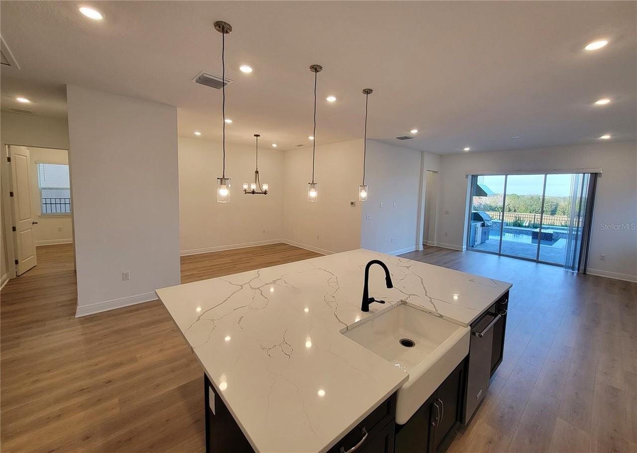 15627 Vetta Dr - Photo 5 of 36