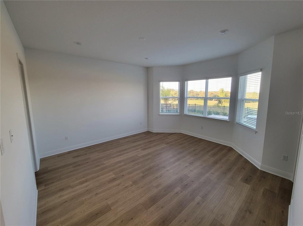 15627 Vetta Dr - Photo 7 of 36