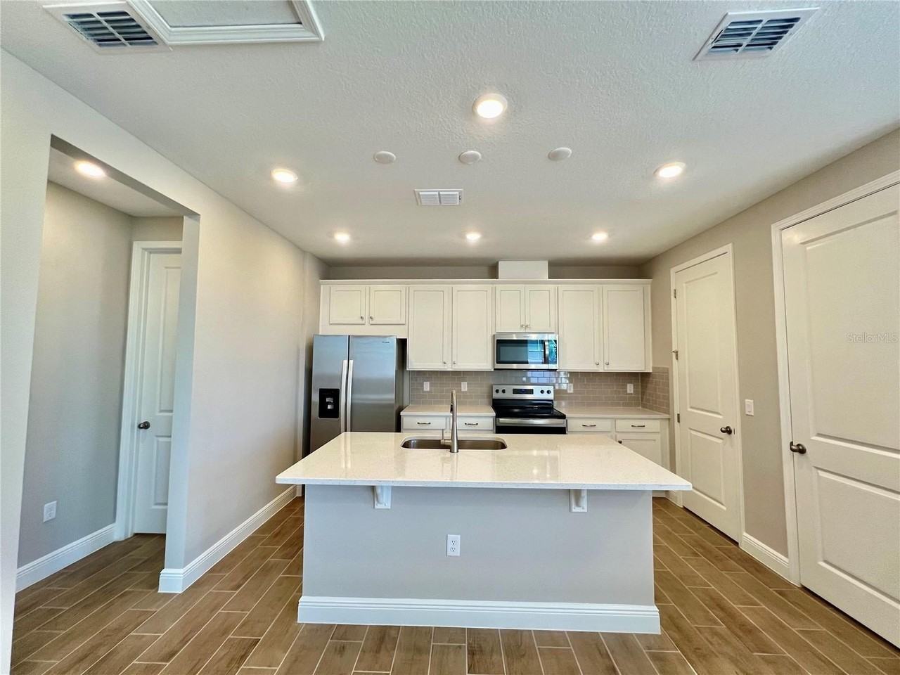 10552 Pearson Ave - Photo 4 of 13