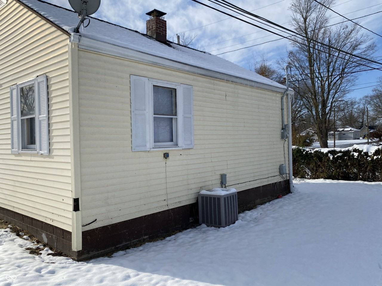 706 W 23rd St - Photo 2 of 12