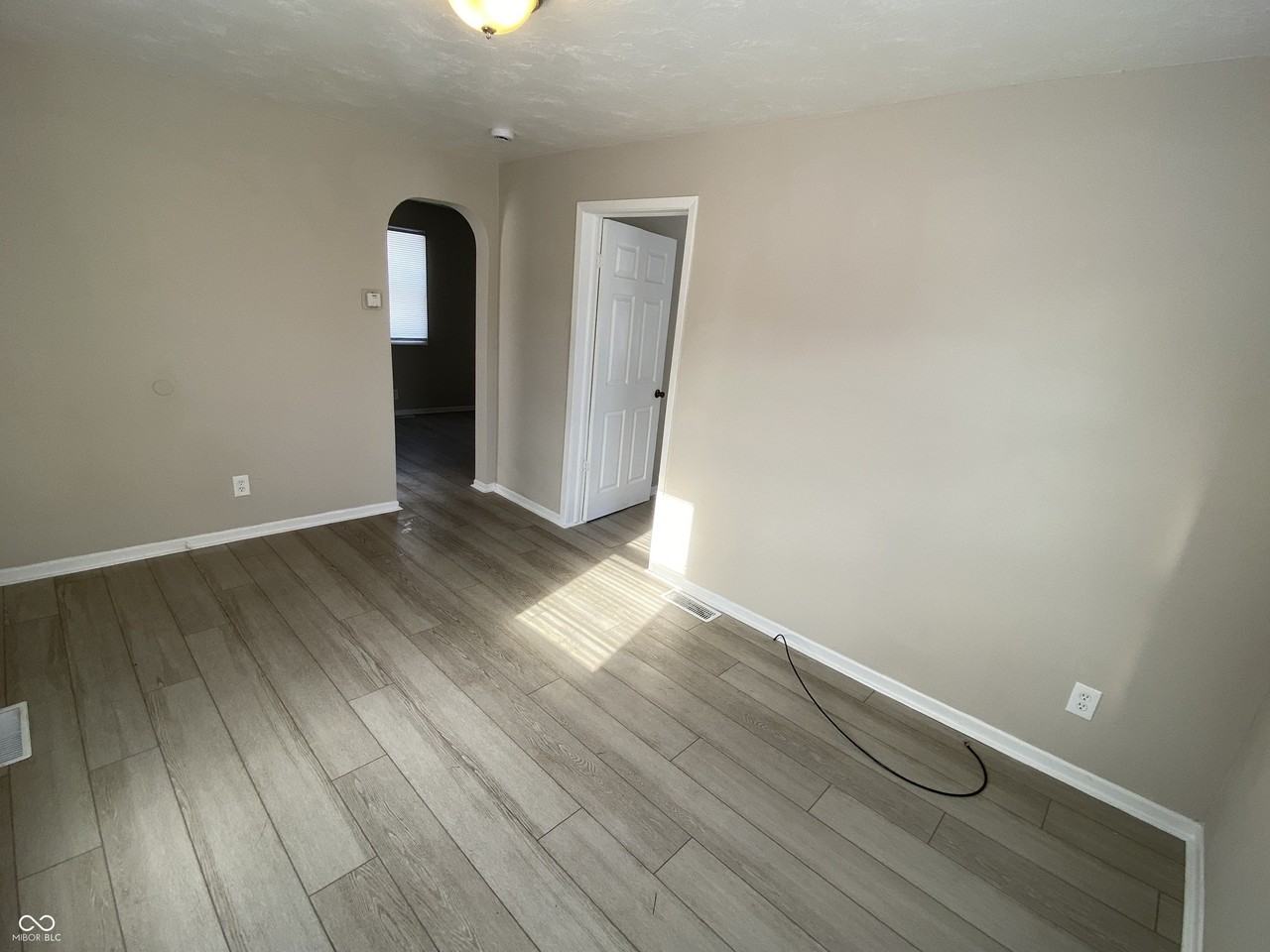 706 W 23rd St - Photo 4 of 12