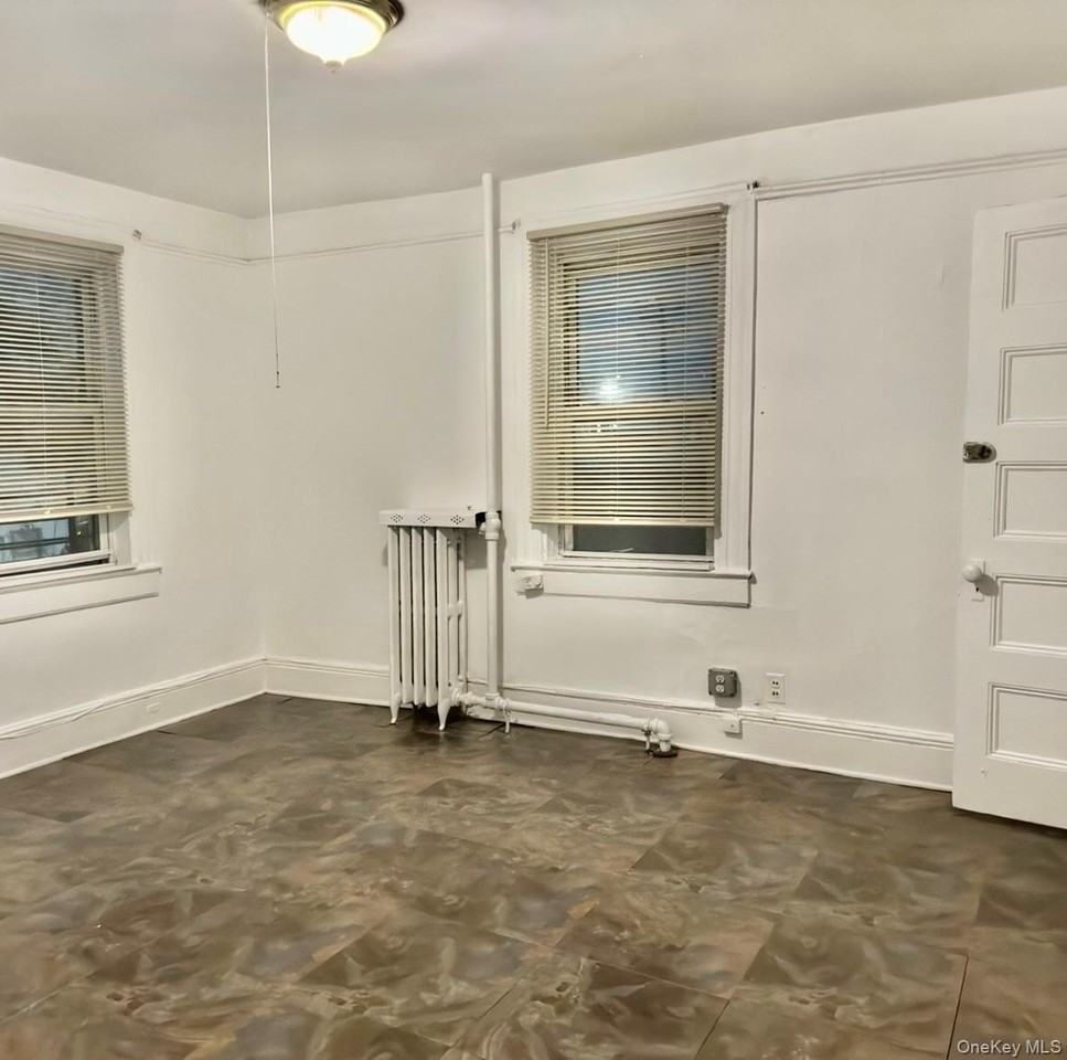 248 Lawrence Ave - Photo 2 of 6