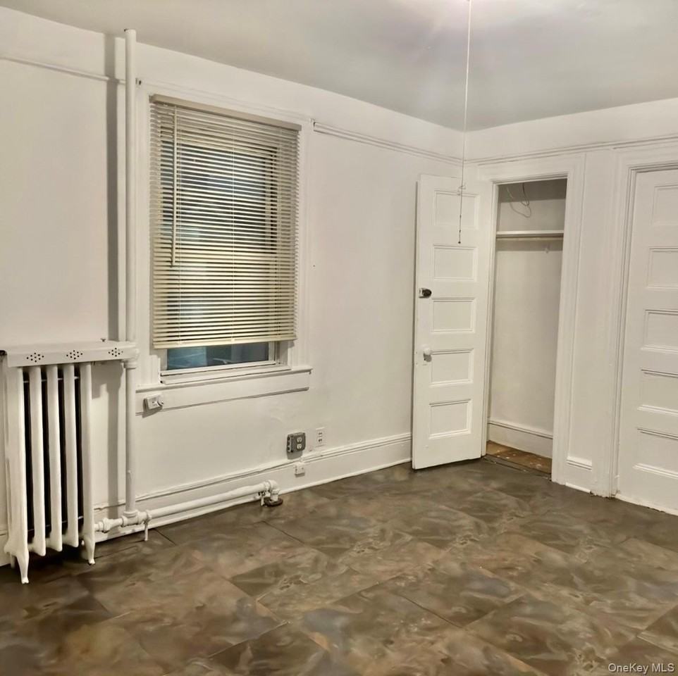 248 Lawrence Ave - Photo 3 of 6