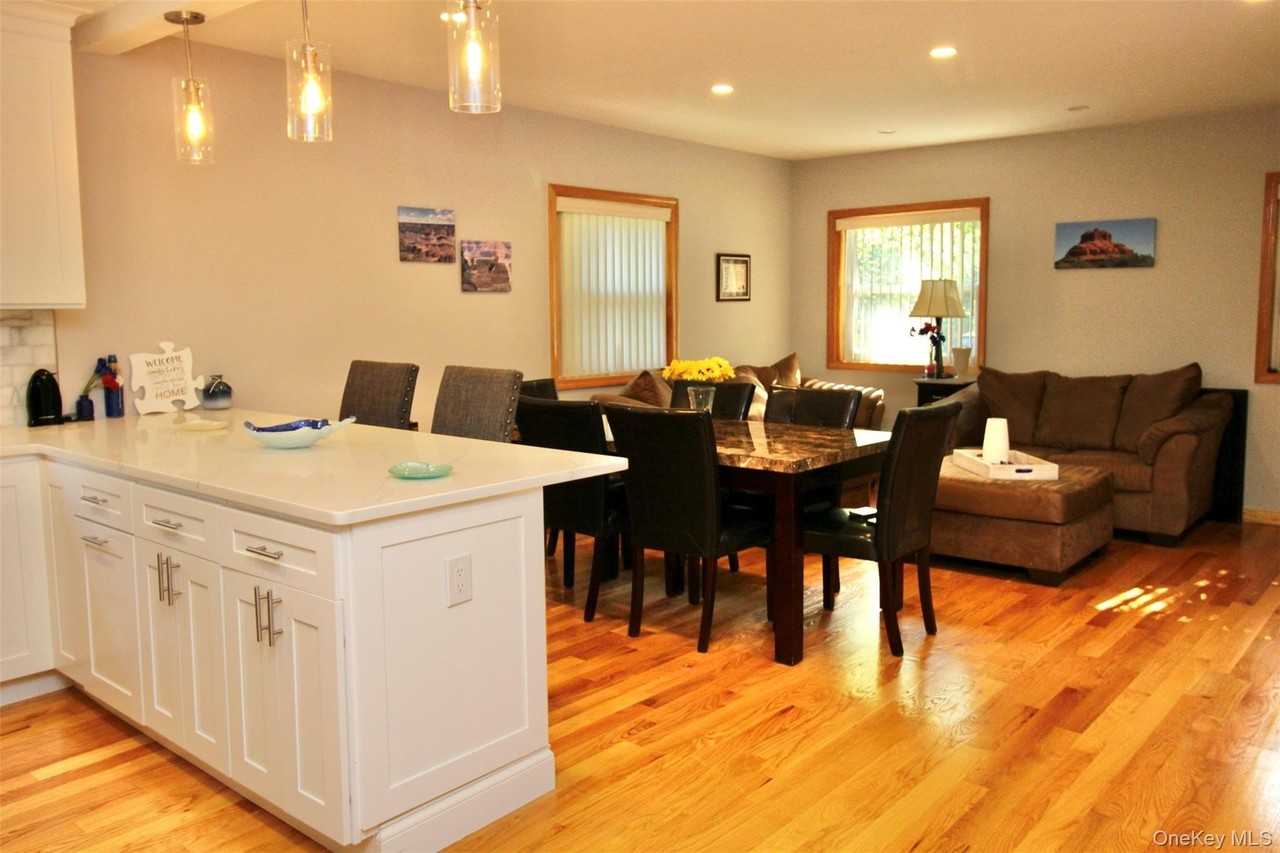 2 Diane Court - Photo 6 of 22