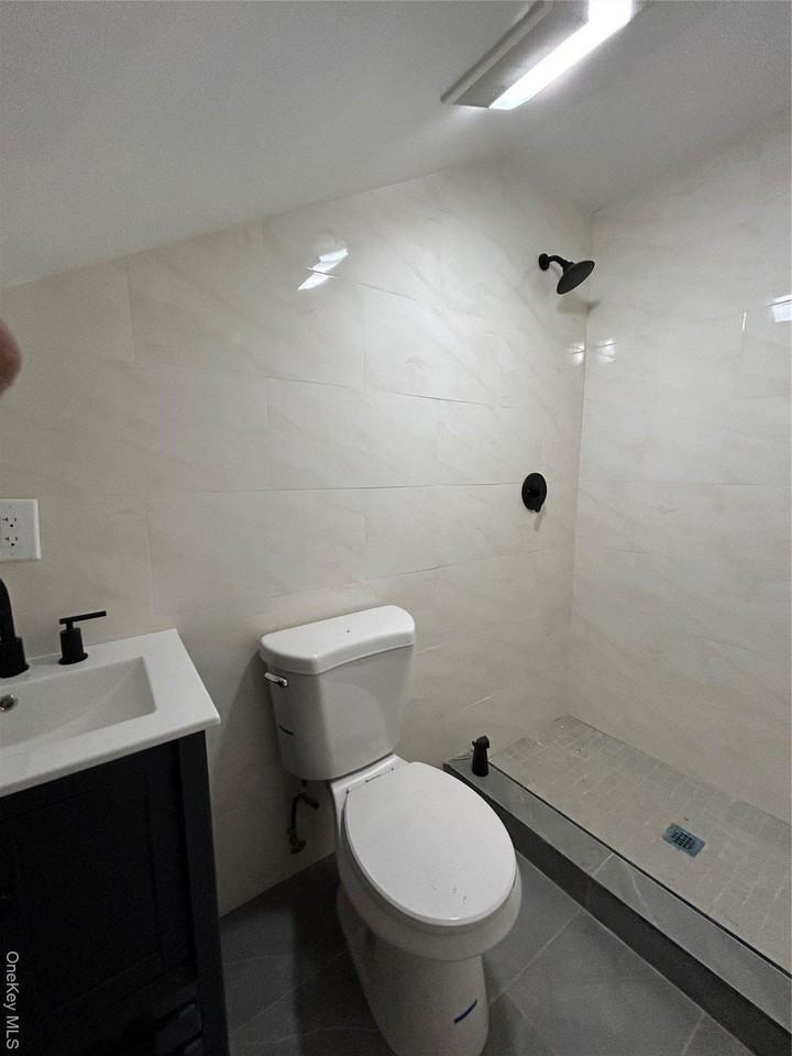 11033 178th St 2nd Fl #2ndFL - Photo 6 of 7