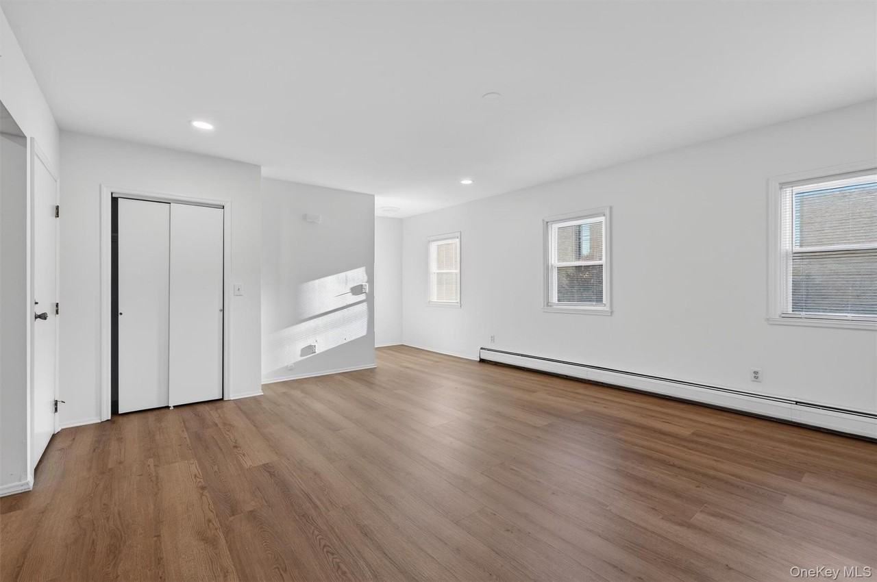 12 Scotchtown Ave - Photo 7 of 39