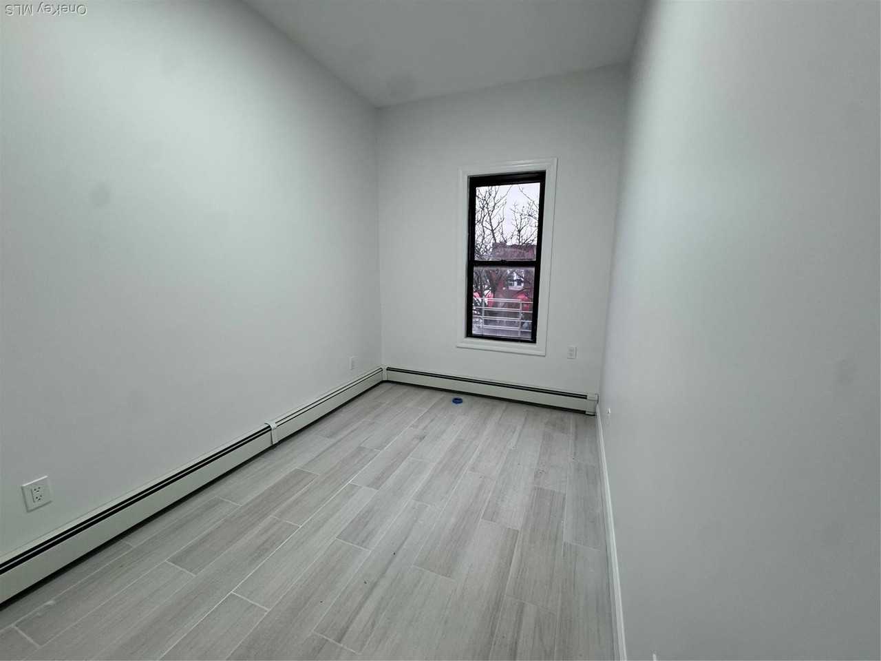 10201 Northern Blvd - Photo 4 of 10