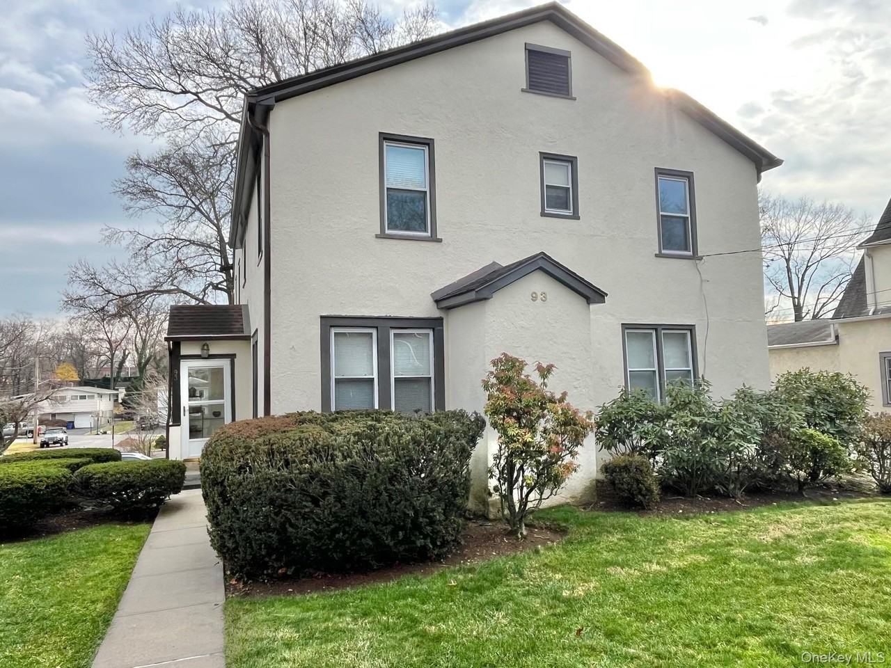 93 Myrtle Blvd Apt 2 #2 - Photo 3 of 18