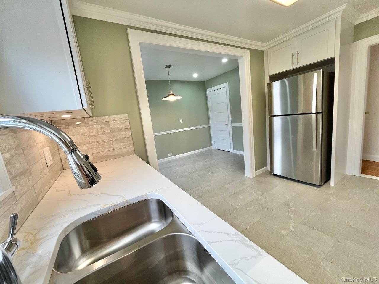 93 Myrtle Blvd Apt 2 #2 - Photo 5 of 18