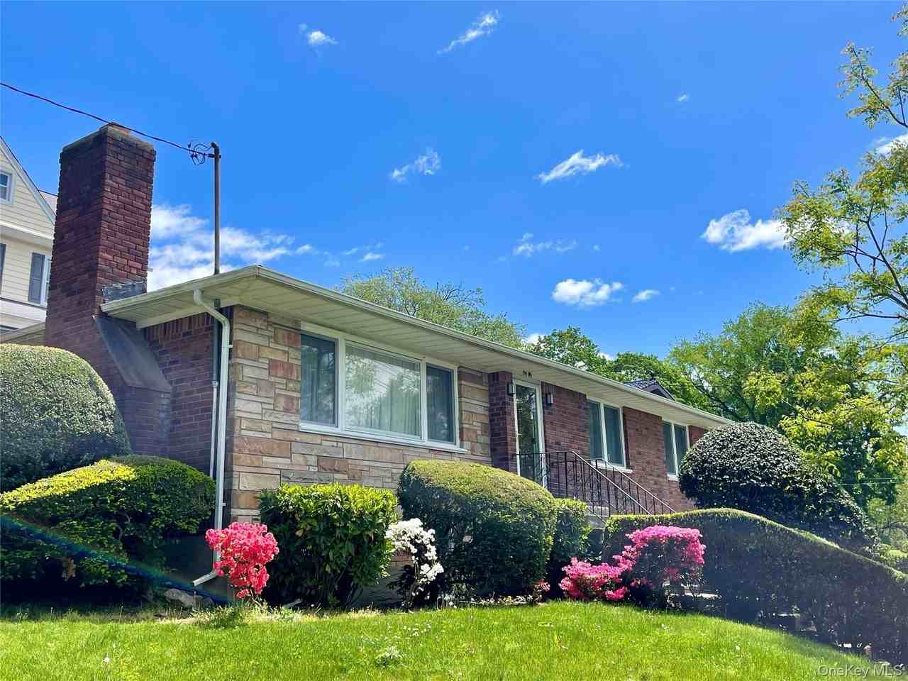 3905 Douglaston Pkwy - Photo 3 of 26