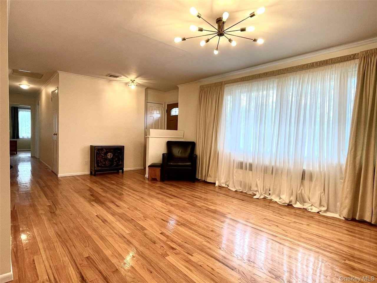 3905 Douglaston Pkwy - Photo 5 of 26