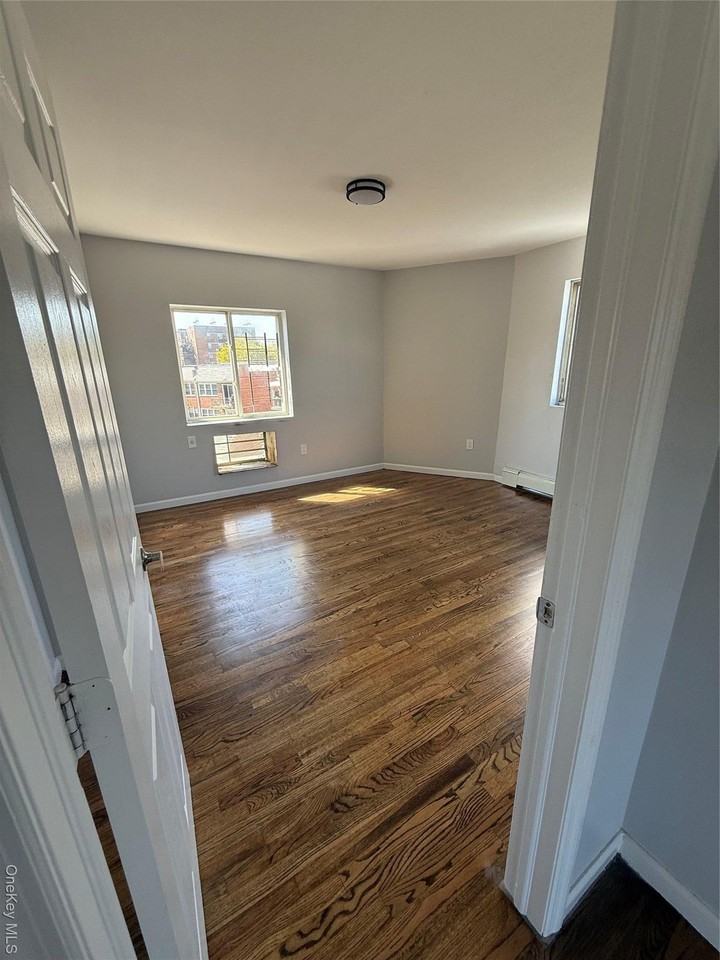 8906 S Conduit Ave - Photo 3 of 6