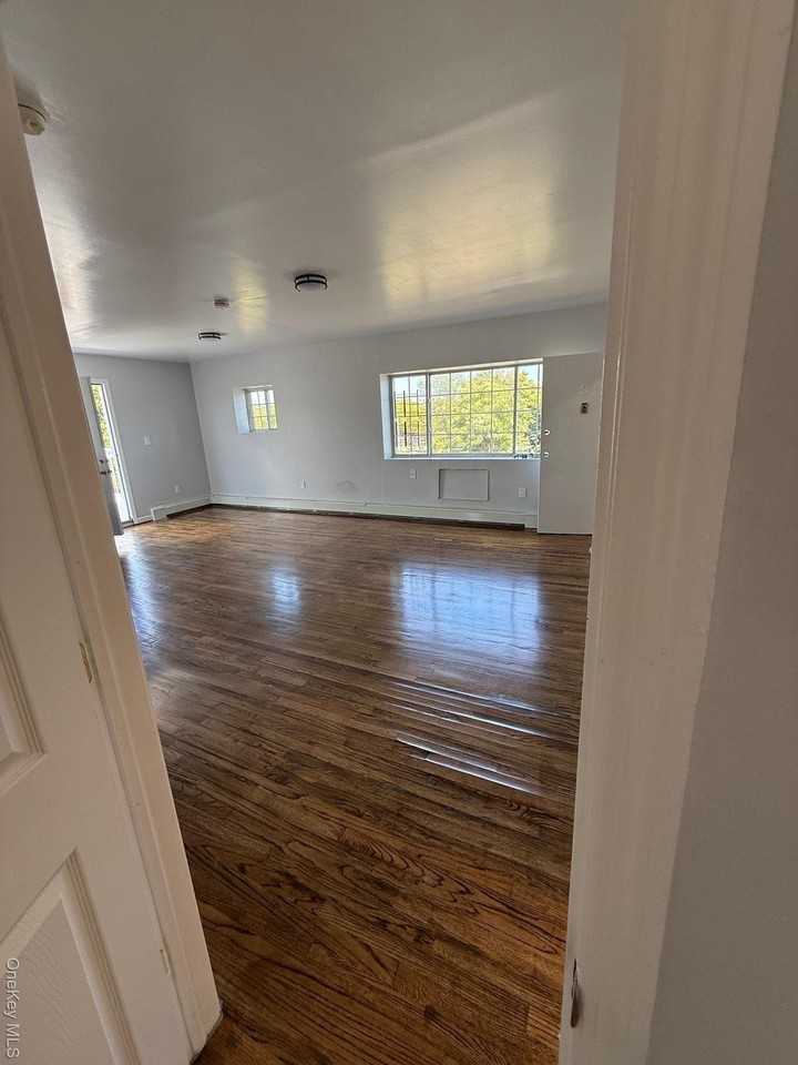 8906 S Conduit Ave - Photo 5 of 6