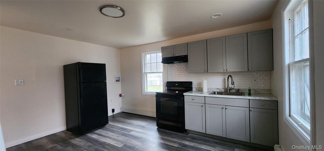 239 Commack Rd - Photo 3 of 9