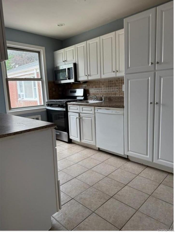 205 W Post Rd Apt 2h #2H - Photo 3 of 7