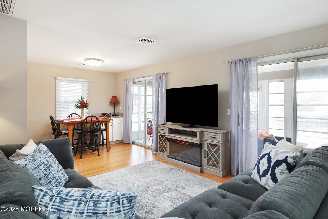 41 Longpoint Dr - Photo 5 of 26