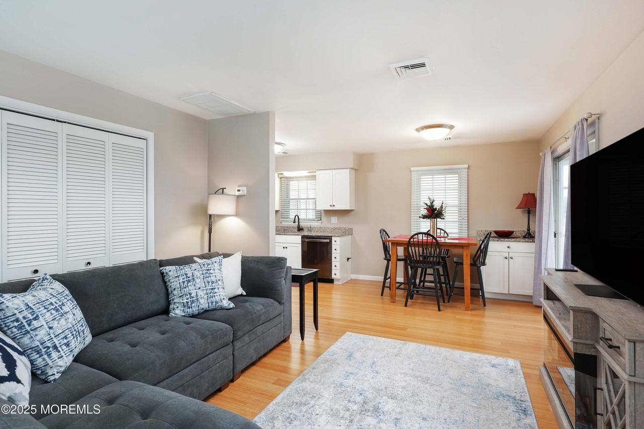 41 Longpoint Dr - Photo 6 of 26