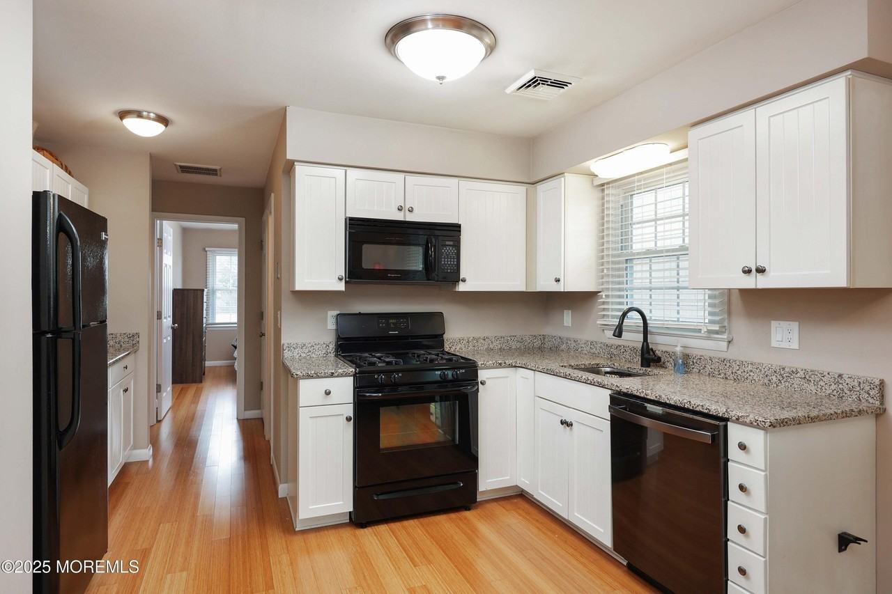 41 Longpoint Dr - Photo 7 of 26