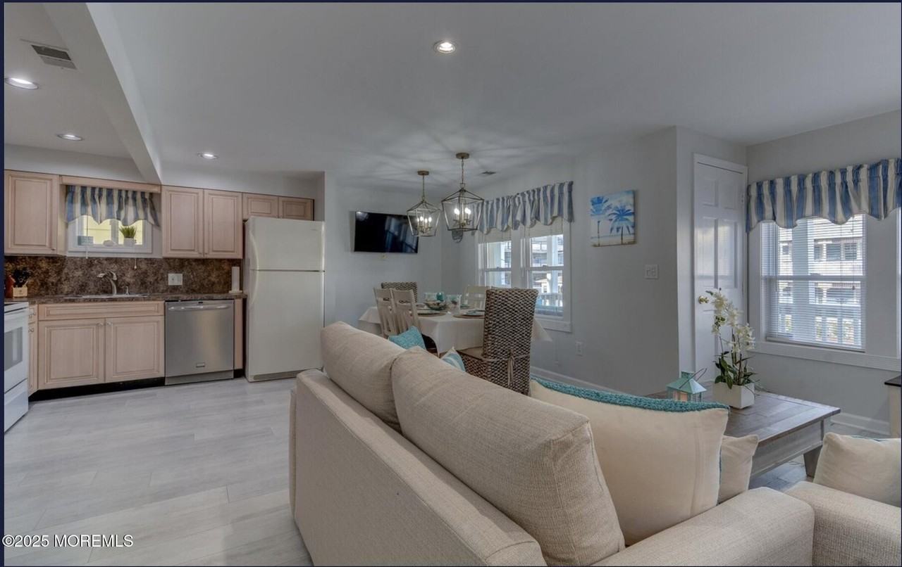 10 Seaview Ave #2 - Photo 6 of 23