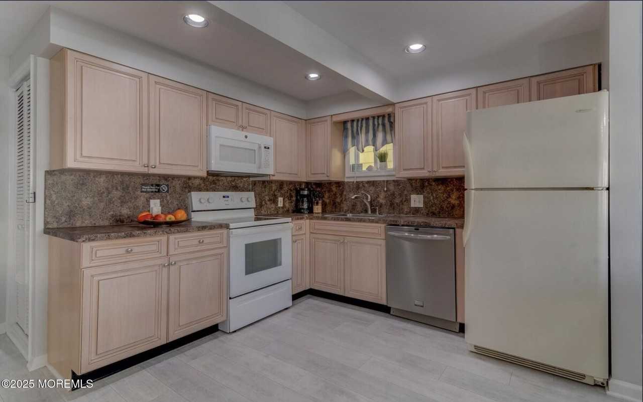 10 Seaview Ave #2 - Photo 7 of 23