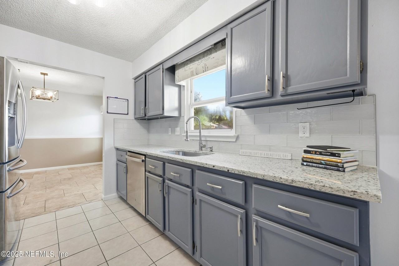 14049 Broken Bow Dr N - Photo 4 of 45