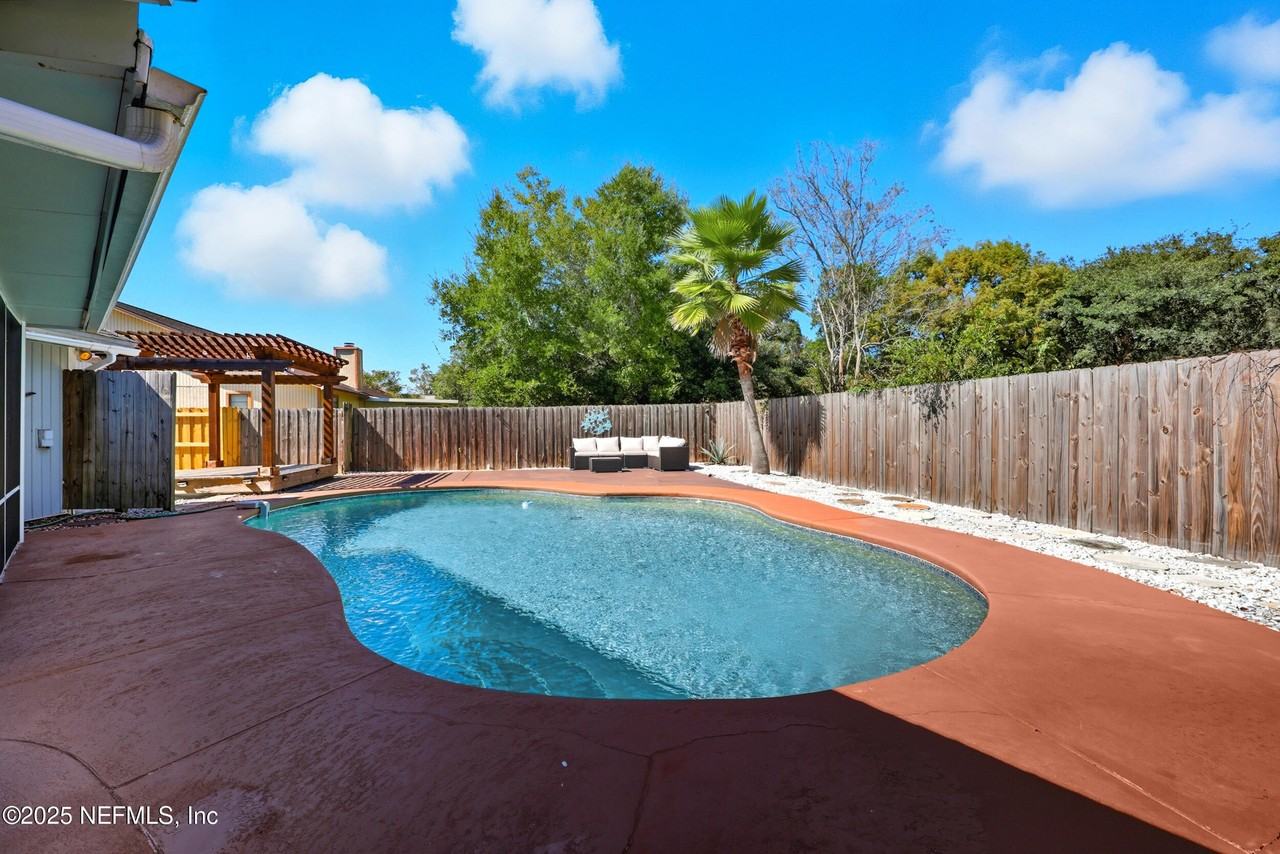 14049 Broken Bow Dr N - Photo 7 of 45