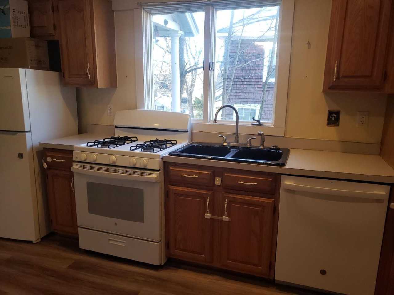 5 Perry Ave - Photo 4 of 32