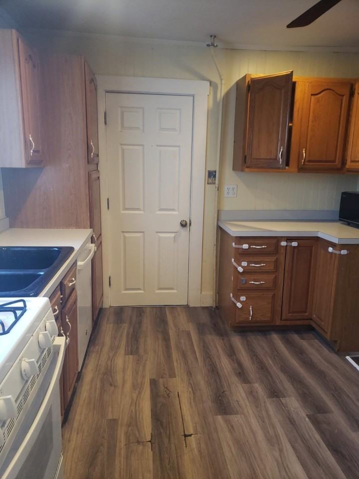 5 Perry Ave - Photo 5 of 32