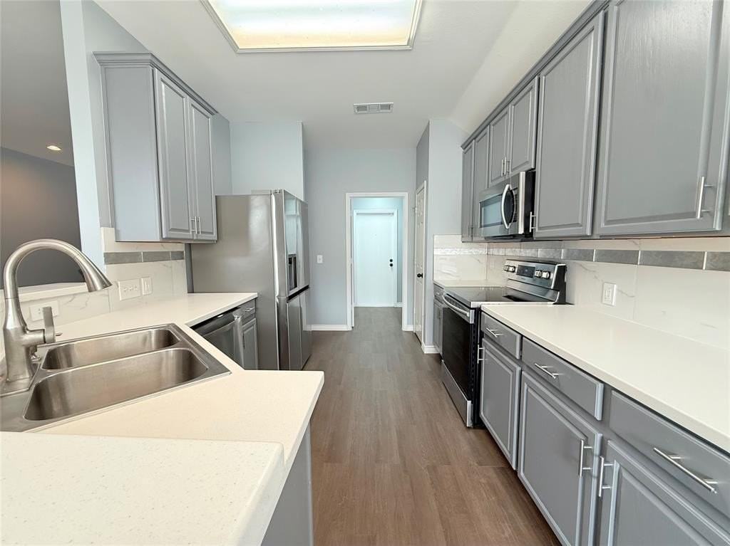 1004 Broken Spoke Dr - Photo 5 of 23