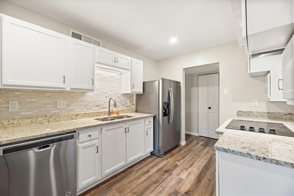 5209 Strickland Ave - Photo 6 of 20