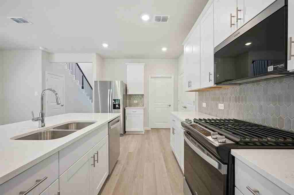 608 Clover Creek Drive - Photo 2 of 21