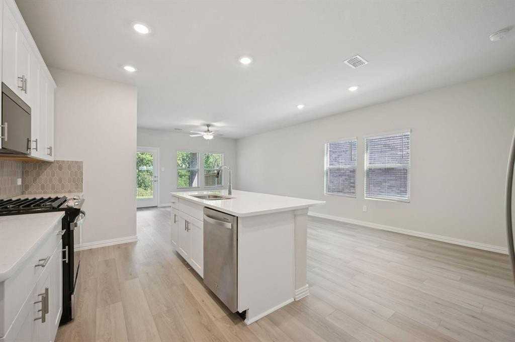 608 Clover Creek Drive - Photo 4 of 21