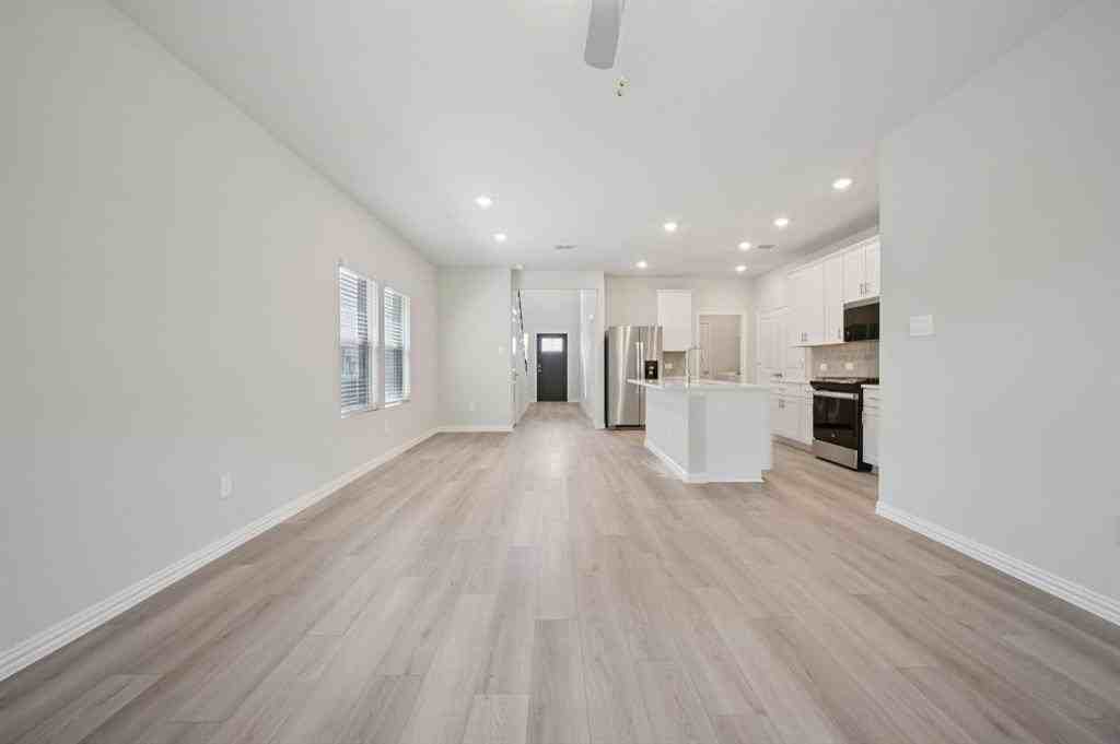 608 Clover Creek Drive - Photo 5 of 21