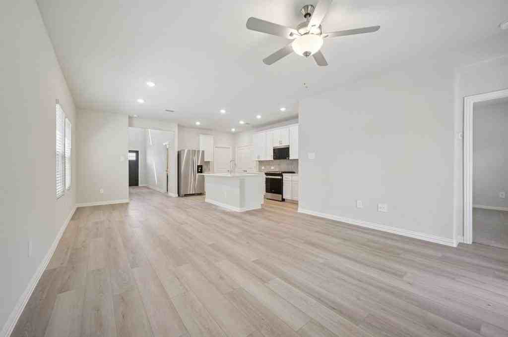 608 Clover Creek Drive - Photo 7 of 21