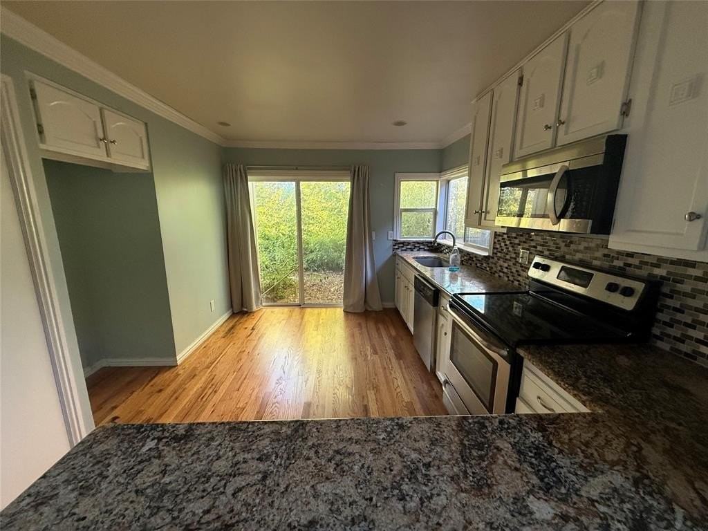 4139 Rosser Sq - Photo 4 of 7