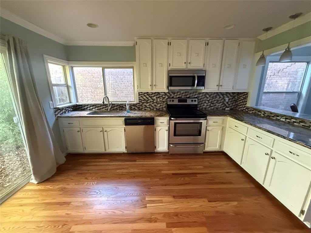 4139 Rosser Sq - Photo 5 of 7