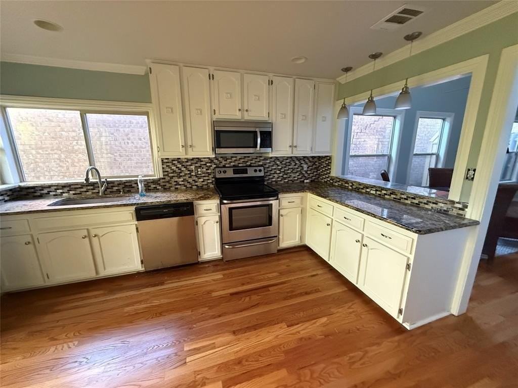 4139 Rosser Sq - Photo 6 of 7