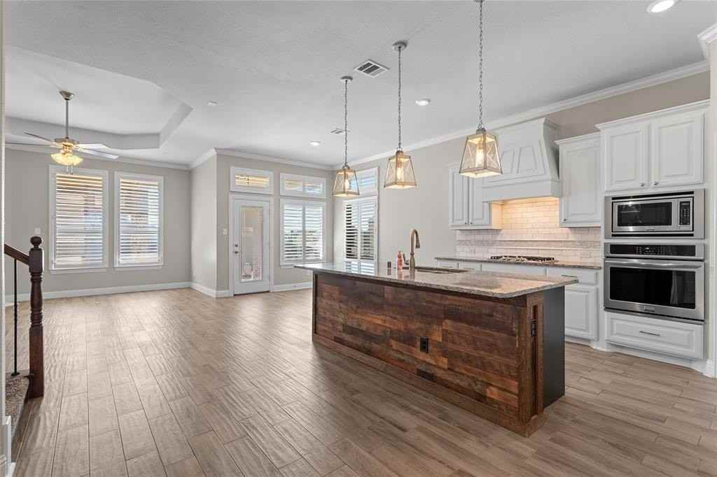 1001 Berry Street - Photo 6 of 40