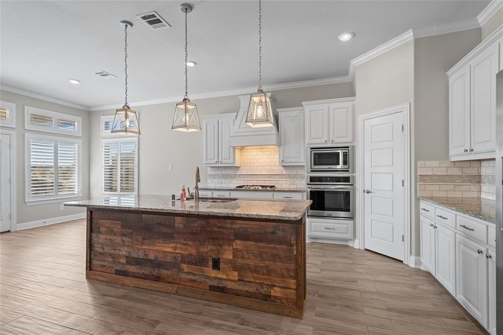 1001 Berry Street - Photo 7 of 40