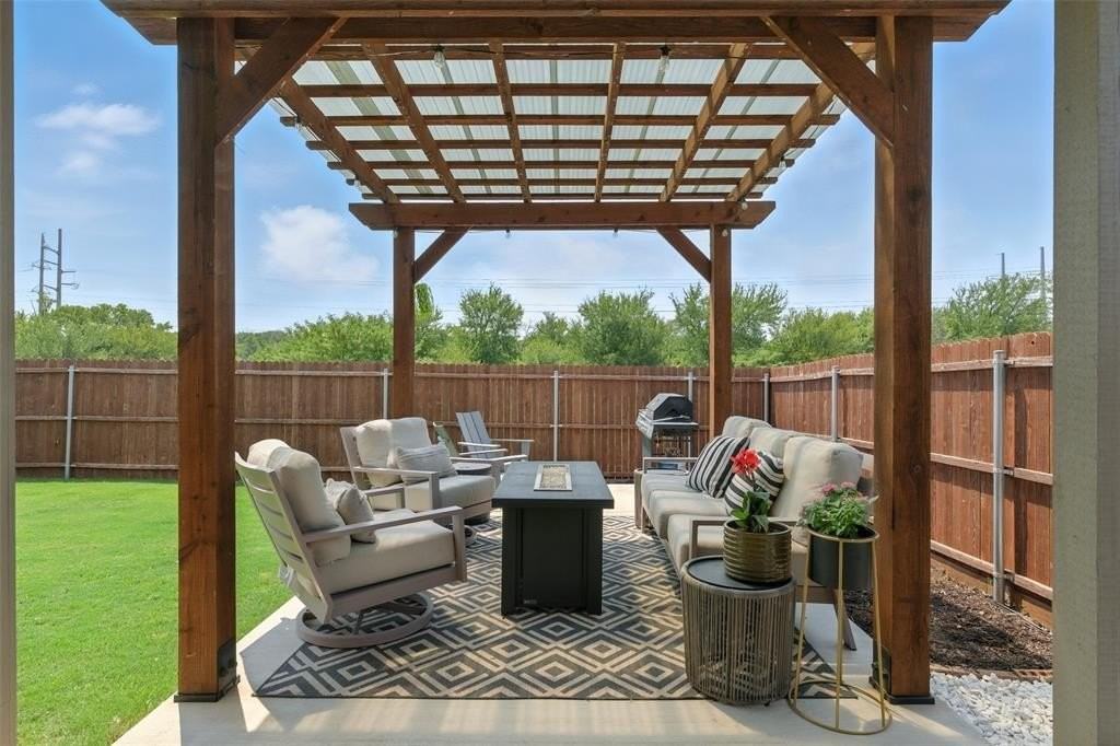 712 Finchley Drive - Photo 4 of 37