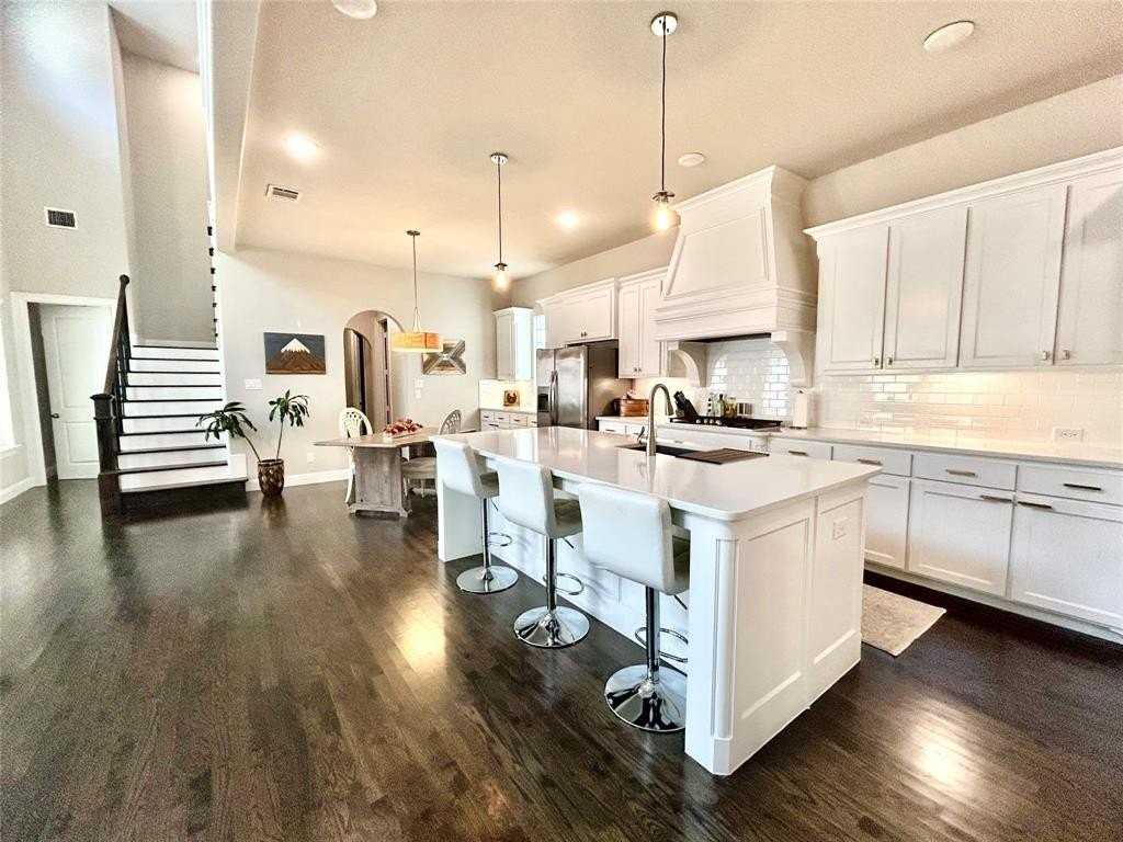 2852 Amesbury - Photo 4 of 21