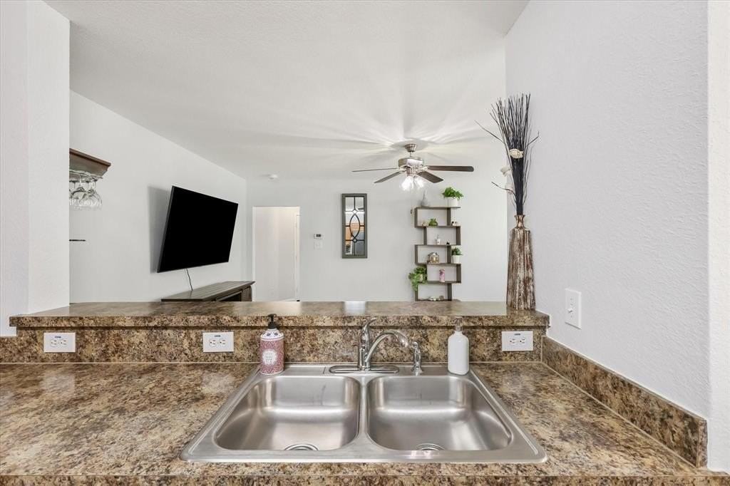 10718 Edgewest Terrace - Photo 6 of 15