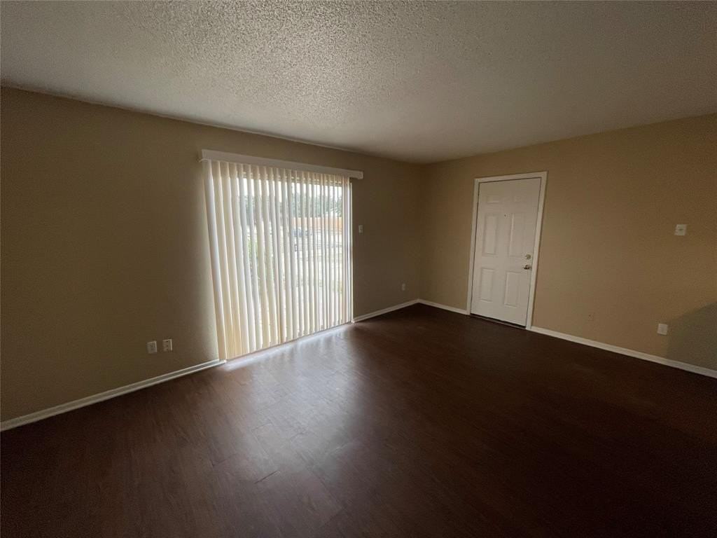 1202 Ontario Dr - Photo 3 of 10