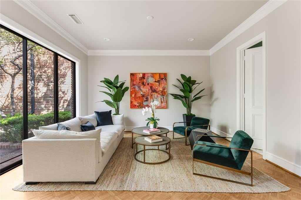 29 Saint Laurent Pl - Photo 5 of 23