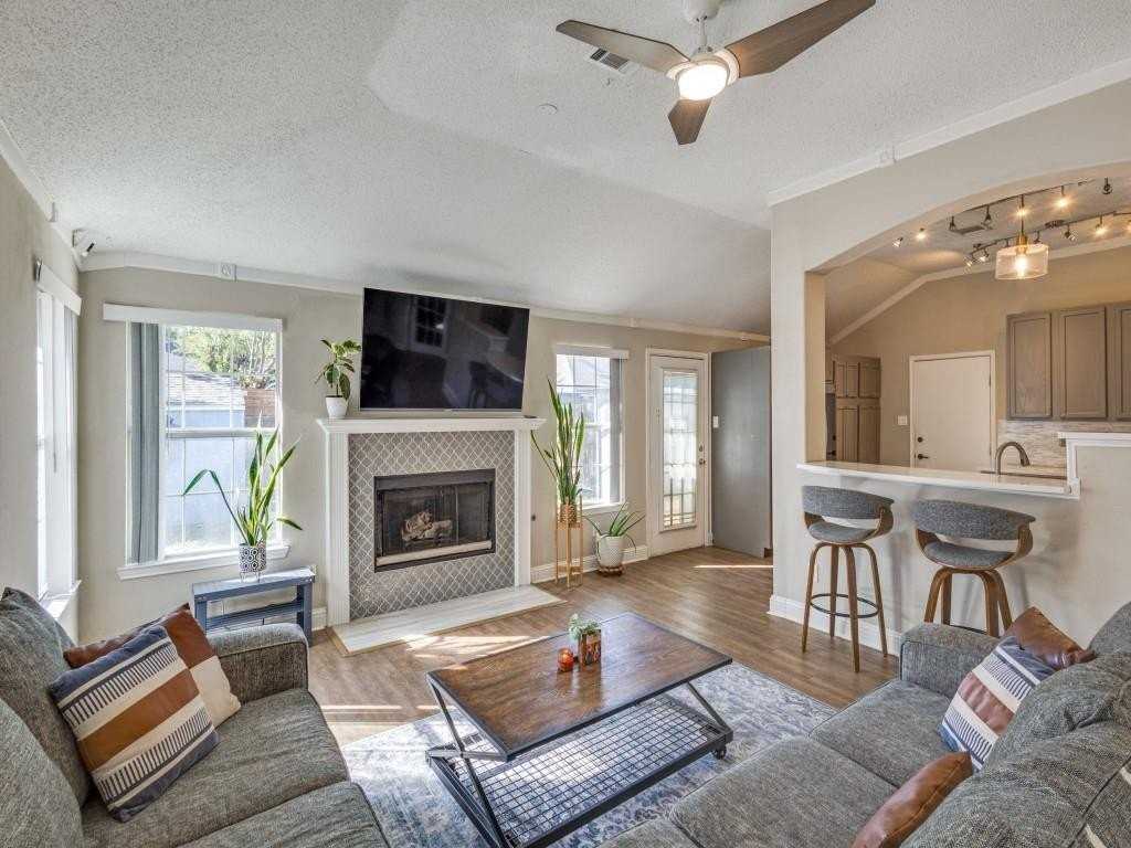 7129 Sample Dr - Photo 4 of 25