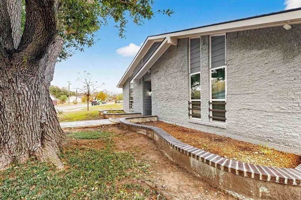 4006 Mayflower Drive - Photo 4 of 40