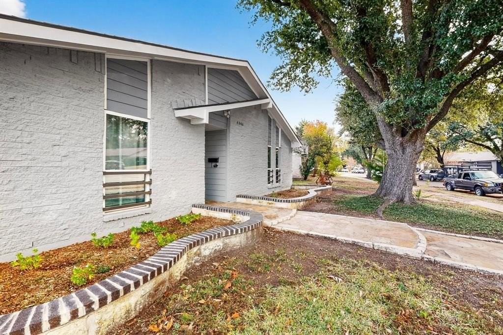 4006 Mayflower Drive - Photo 5 of 40