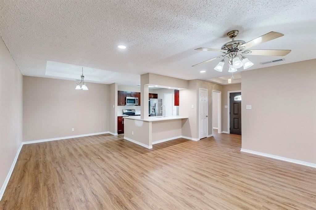 1908 N Irving Heights Dr - Photo 4 of 40