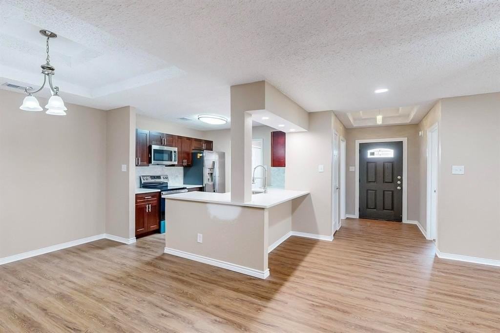 1908 N Irving Heights Dr - Photo 5 of 40